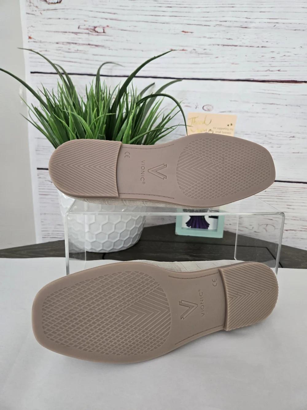 NWOB Vionic Milla Loafers Women's 7.5 Beige Suede Slip On Comfort Flats